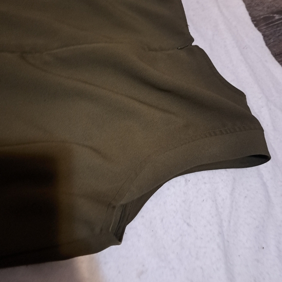 3/$15 Forever  21 Olive Green Jumpsuit size medium - Picture 4 of 6